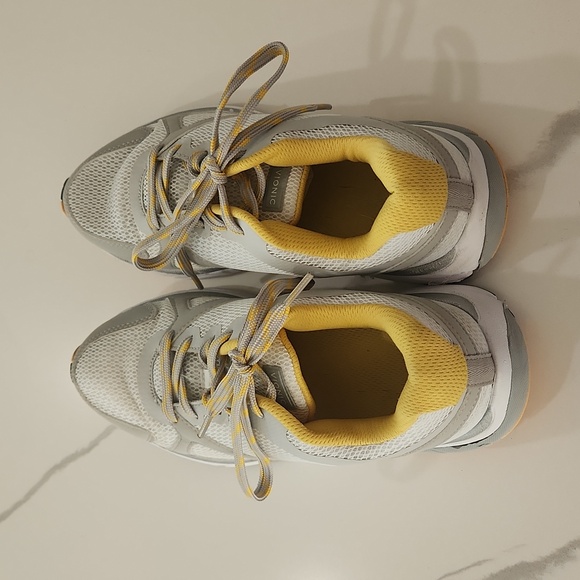 NWOT Vionic Tokyo Sneakers Women's Size 8 - Picture 3 of 4